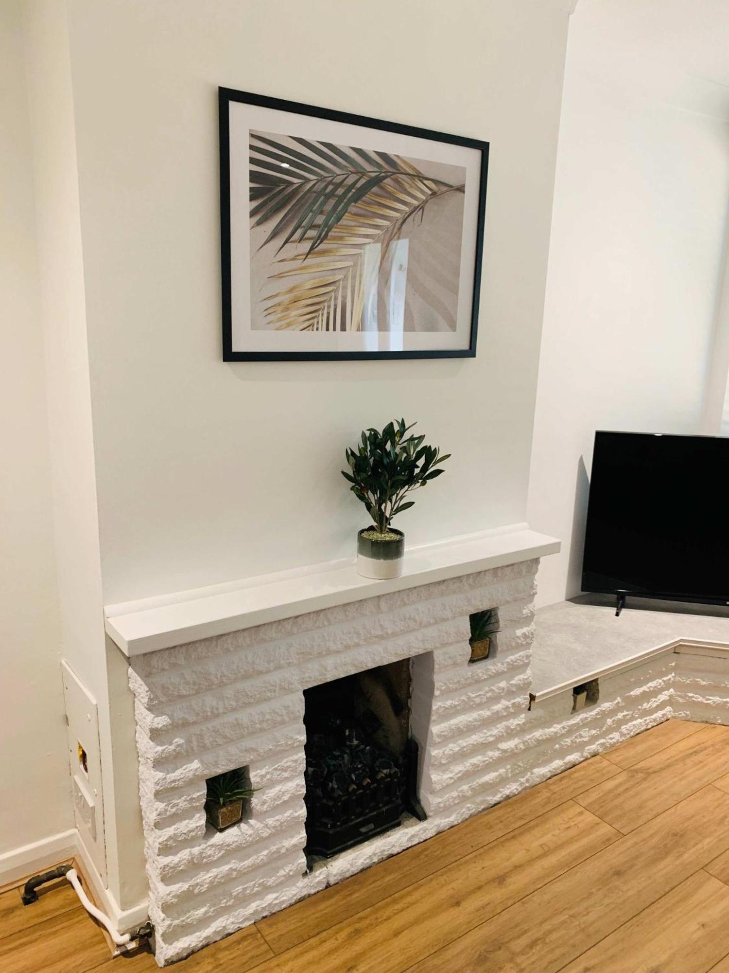 Spacious House, Free Parking & Patio Garden Farnham  Bagian luar foto
