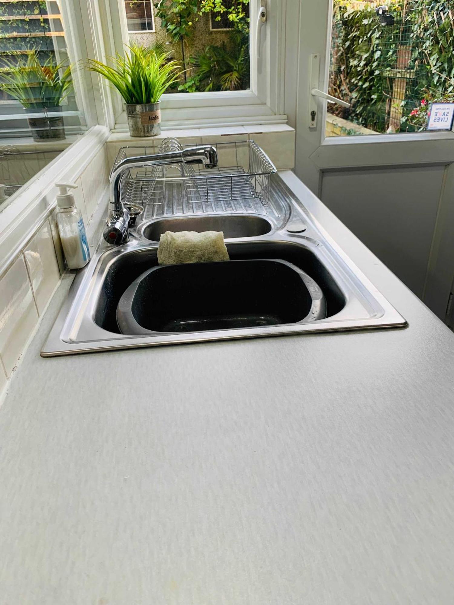 Spacious House, Free Parking & Patio Garden Farnham  Bagian luar foto